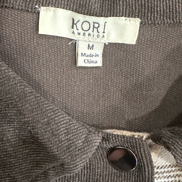 Kori Button-up top size M - Picture 5 of 6